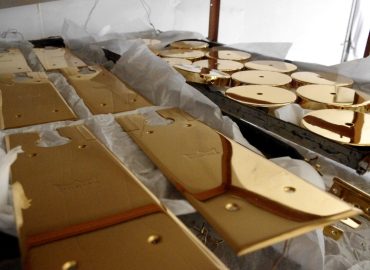 Pavonis Gold plated metal - Dorma door hardware
